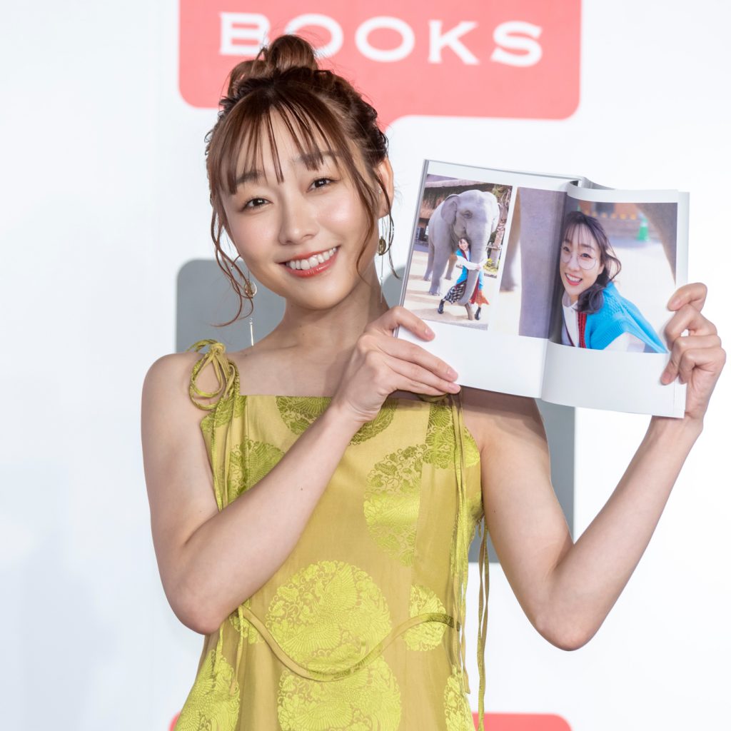 須田亜香里がフォトエッセイ「がんこ」(扶桑社)発売記念取材会に出席