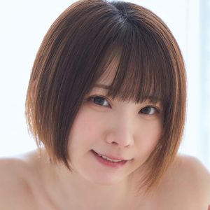 コスプレイヤーえなこのデジタル写真集配信！“ゆるニット”からは美谷間チラり