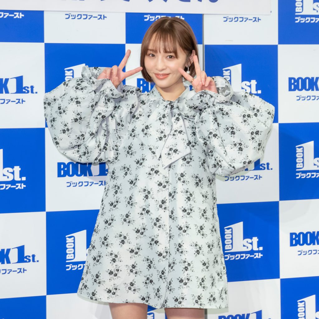 神部美咲が「2024年カレンダー」発売記念取材会に出席