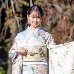 井本彩花、“お姫様”みたいなドタイプのお着物で登場【オスカープロモーション2024年新春晴れ着撮影会】