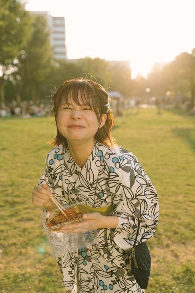 「真奈写真展 “愛”」より