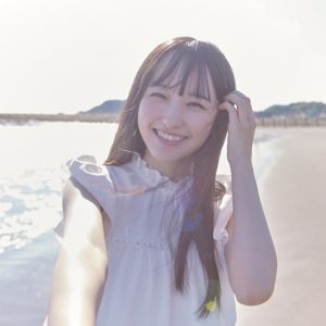 乃木坂46 5期生写真集『あの頃、乃木坂にいた』より一ノ瀬美空の笑顔あふれる“手つなぎ”ショット解禁