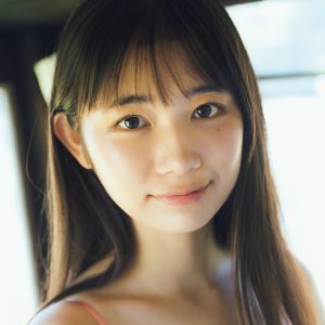 「松竹 JAPAN GP GIRLS CONTEST」準グランプリ前川莉珠、初々しい笑顔あふれるグラビアショット