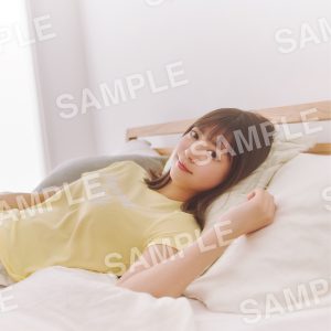 乃木坂46冨里奈央 “添い寝姿”を披露…5期生写真集『あの頃、乃木坂にいた』より封入特典ポスターカット第3弾解禁