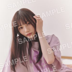 乃木坂46岡本姫奈、しっとりとした表情で見つめる封入特典ポスターカット解禁