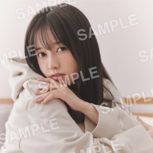 乃木坂46池田瑛紗、チャームポイントの一つ“大きな瞳”で見つめる封入特典ポスターカット解禁