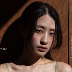 澄田綾乃、ワンピース水着からランジェリー姿まで大人な装いを披露