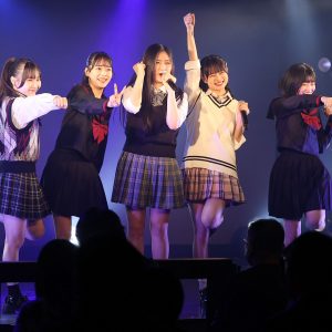 九州発のガールズグループ「九州女子翼」、カバー曲を十全に歌いこなし激アツなライブを展開