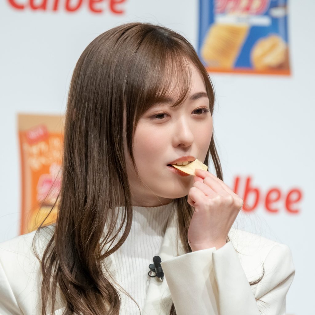 福原遥がカルビー「クリスプ」リニューアル新CM発表会に出席