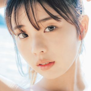 菊地姫奈カレンダーブック発売、初めてのタイでキュートな水着姿から大人びた衣装まで披露