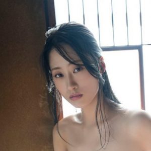 “美谷間”話題の澄田綾乃、等身大タペストリーは濡れても大丈夫「ぜひ、一緒にお風呂に入ってみてください(笑)」