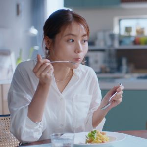 有村架純、慣れた手つきでパスタを調理「万能でよく作っています」新CM放送開始