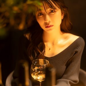 小島梨里杏がカレンダーとデジタル写真集を発売！“大人フェロモン”漂うセクシーカット解禁