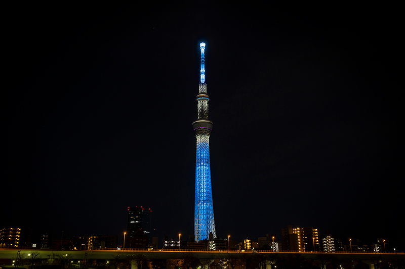 「日向坂46 WE R! in TOKYO SKYTREE(R) -日向坂46の虹-」より日向坂46グループカラー特別ライティング（イメージ）