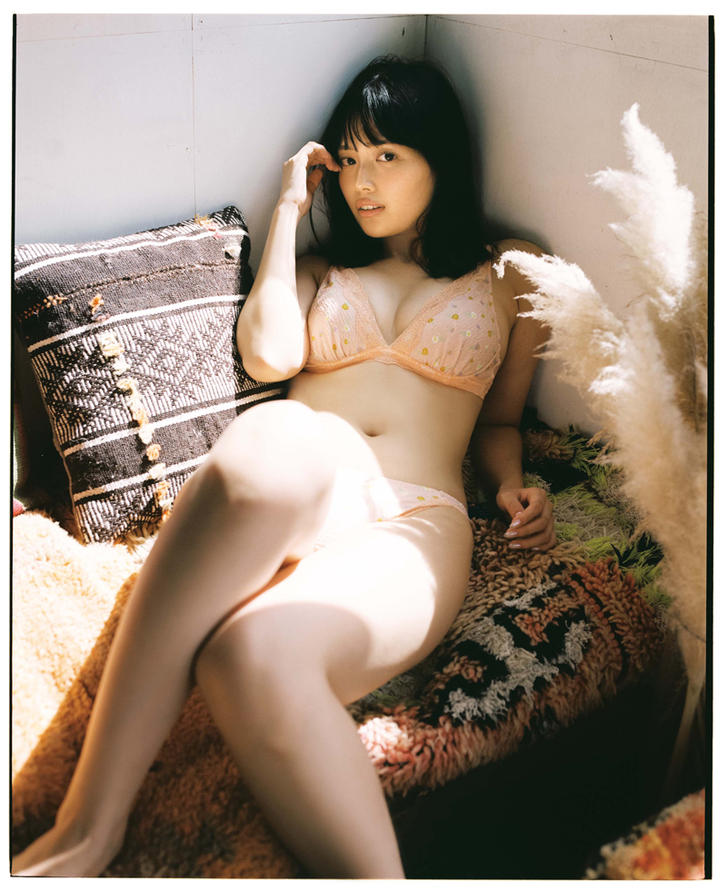 「森日菜美 PHOTO STYLE BOOK『Chicktack』」(光文社)より