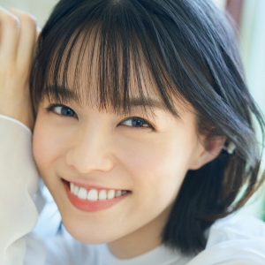 連ドラ2本同時主演で話題…志田彩良、“ふたつの顔”を表現するグラビアショット