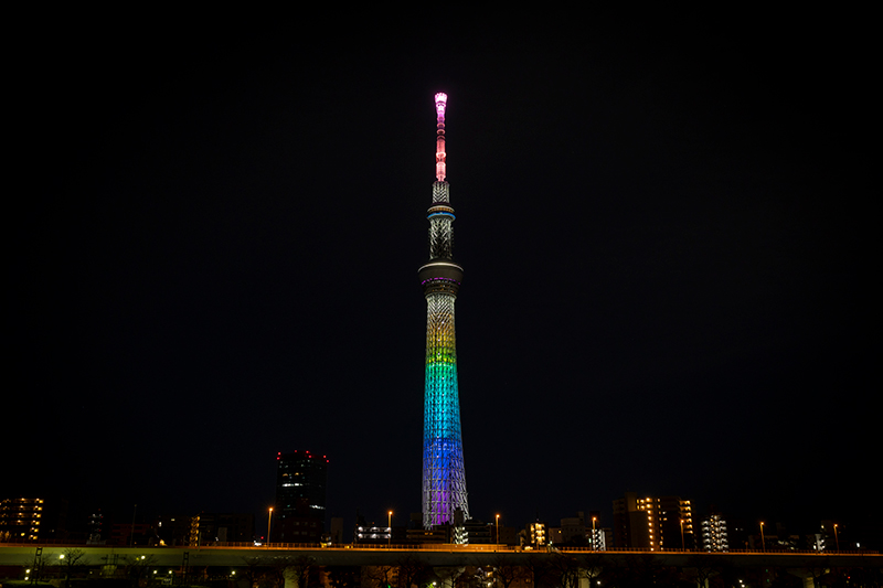 「日向坂46 WE R! in TOKYO SKYTREE(R) -日向坂46の虹-」より楽曲「JOYFUL LOVE」イメージカラー特別ライティング（イメージ）