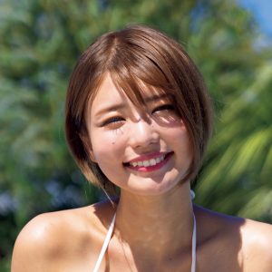 “元保健室の先生”ENA(CYBERJAPAN DANCERS)、癒やしの笑顔とたわわなスタイルで魅了