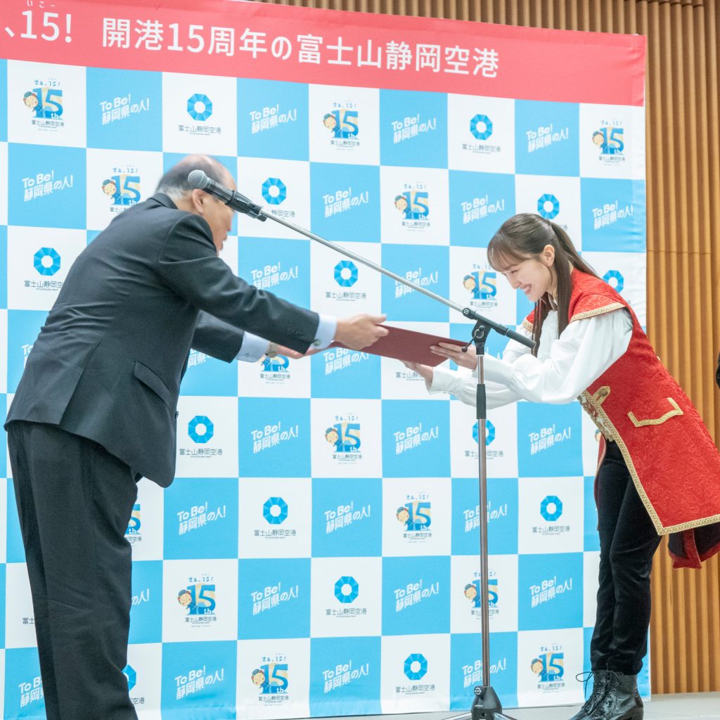 「富士山静岡空港開港15周年記念 PR大使委嘱式」に出席した百田夏菜子