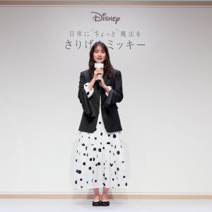 山本美月、ディズニーの最新コーディネートは「日常に取り入れやすい」