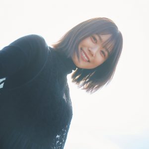 日向坂46丹生明里『週プレ』に登場！正源司陽子＆山口陽世と共に巻頭グラビアジャック