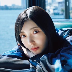 日向坂46小西夏菜実、グループ随一のクールビューティーが透き通る美貌を披露