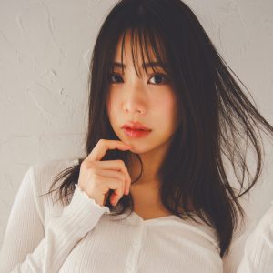 グラビアアイドル鈴木ふみ奈、アルティメット・ボディで魅了する最新撮