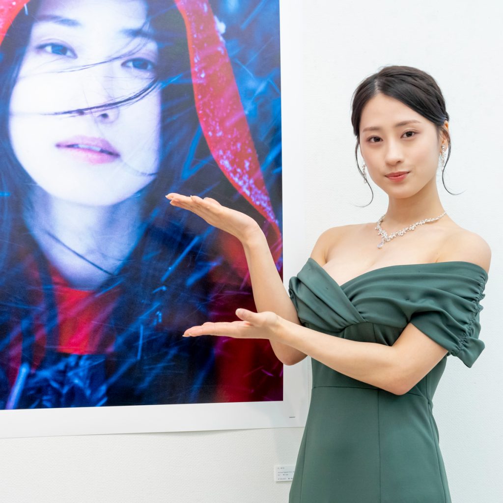 「澄⽥綾乃×LUCKMAN写真展『if…』」取材会に出席した澄田綾乃