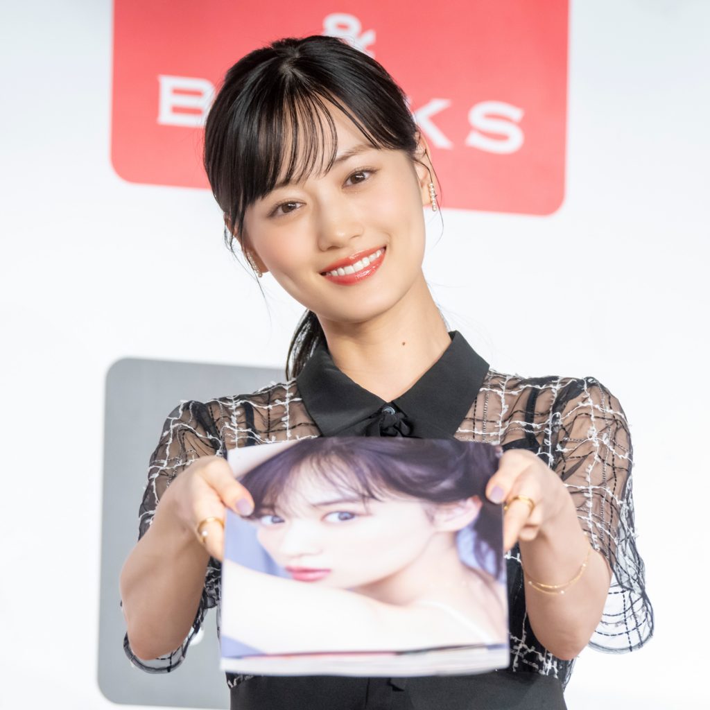 乃木坂46山下美月が2nd写真集「ヒロイン」(小学館)発売記念取材会に出席