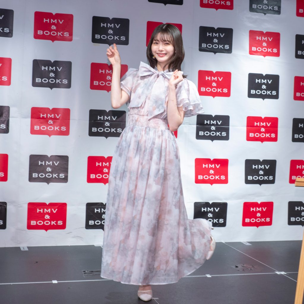 市川美織が2nd写真集「果汁29％」(玄光社)発売記念取材会に出席