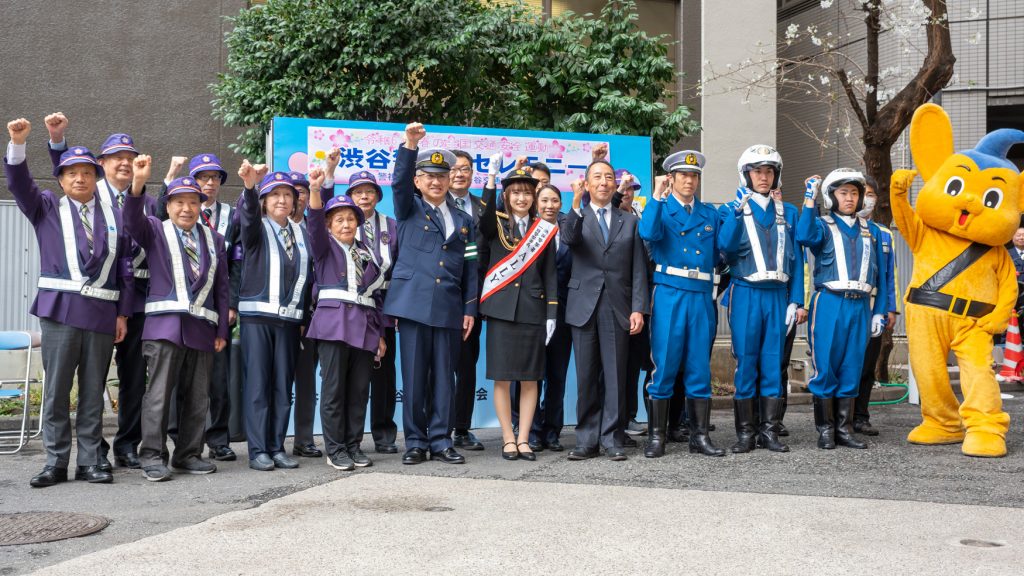 東京・渋谷警察署の一日警察署長に就任したWHITE SCORPION・ALLY