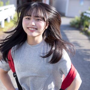 まぶしすぎる笑顔と極上のスタイルで人気…グラビアアイドル鈴木優愛、恋や仕事に奮闘する仲居役を熱演