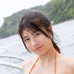 グラビアアイドルちとせよしの、オレンジビキニで弾けるスタイルを披露