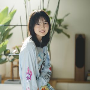 櫻坂46的野美青、部屋着姿と制服姿…ギャップグラビアショット