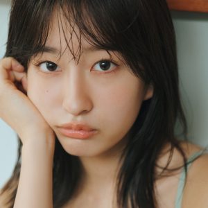 “ミス週刊少年マガジン”斉藤里奈が『FLASH』表紙＆巻頭グラビアを飾る