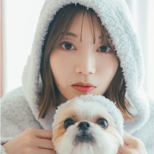 日向坂46高本彩花と“ちぇりちゃん”のおそろいツーショット写真解禁