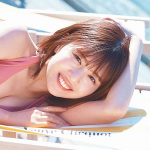 日向坂46松田好花、ピンクの水着姿でほほ笑む新カット到着…1st写真集『振り向いて』明日発売