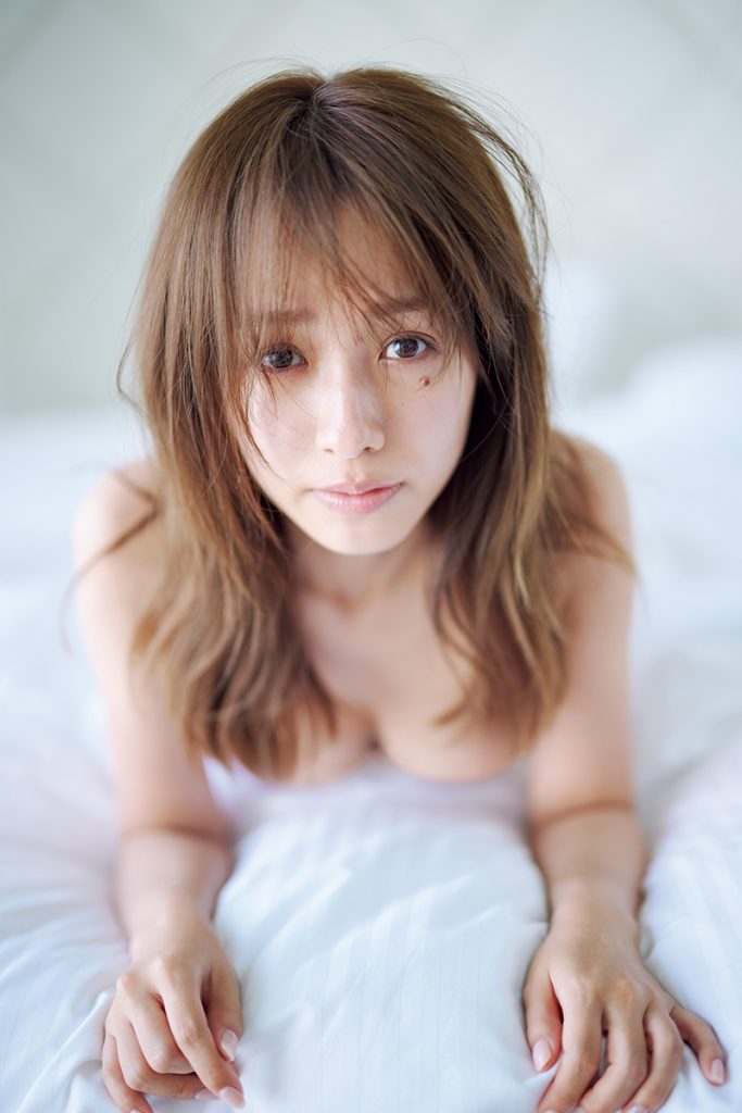 前田希美写真集「NEVER」より