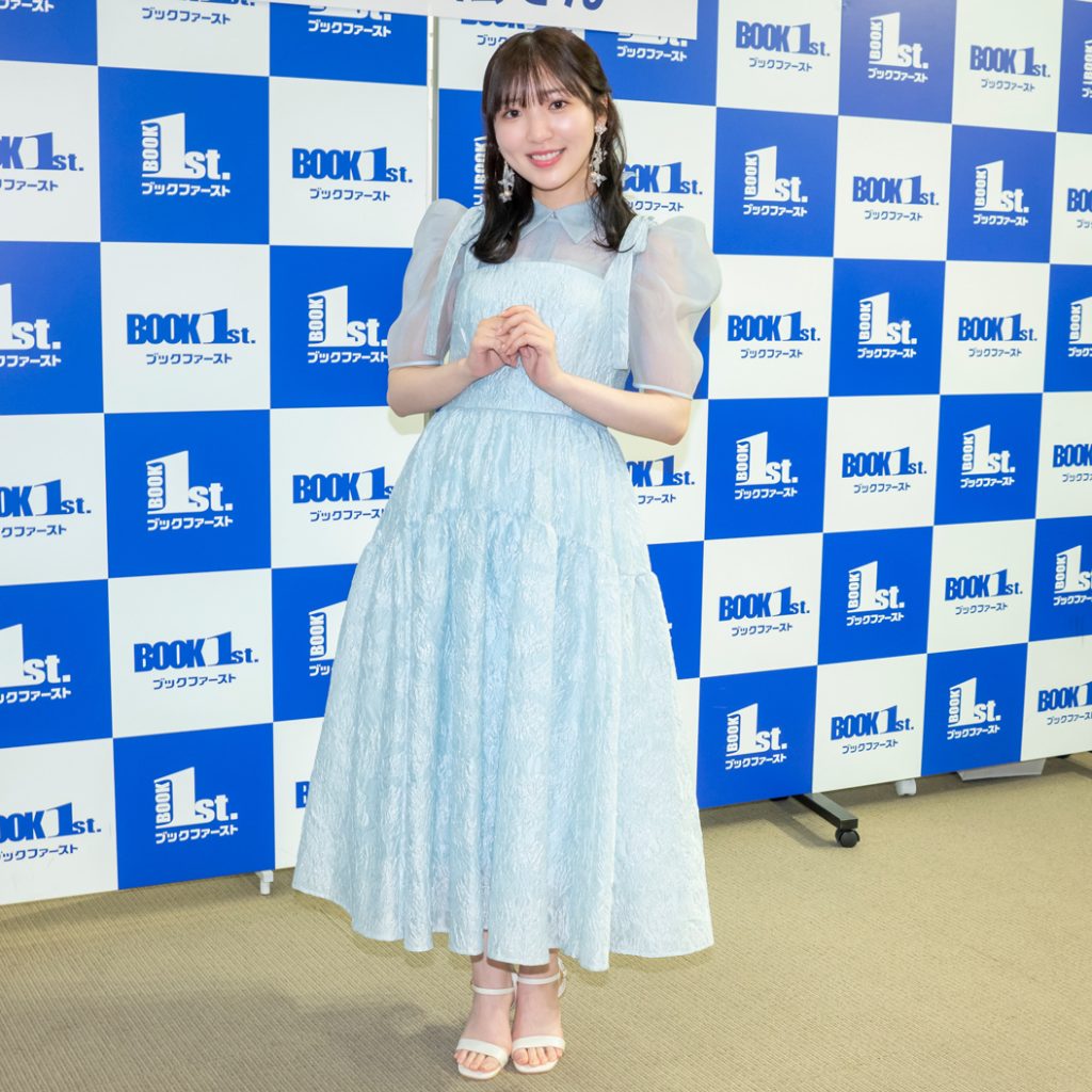 豊田萌絵写真集「moe」発売記念取材会より