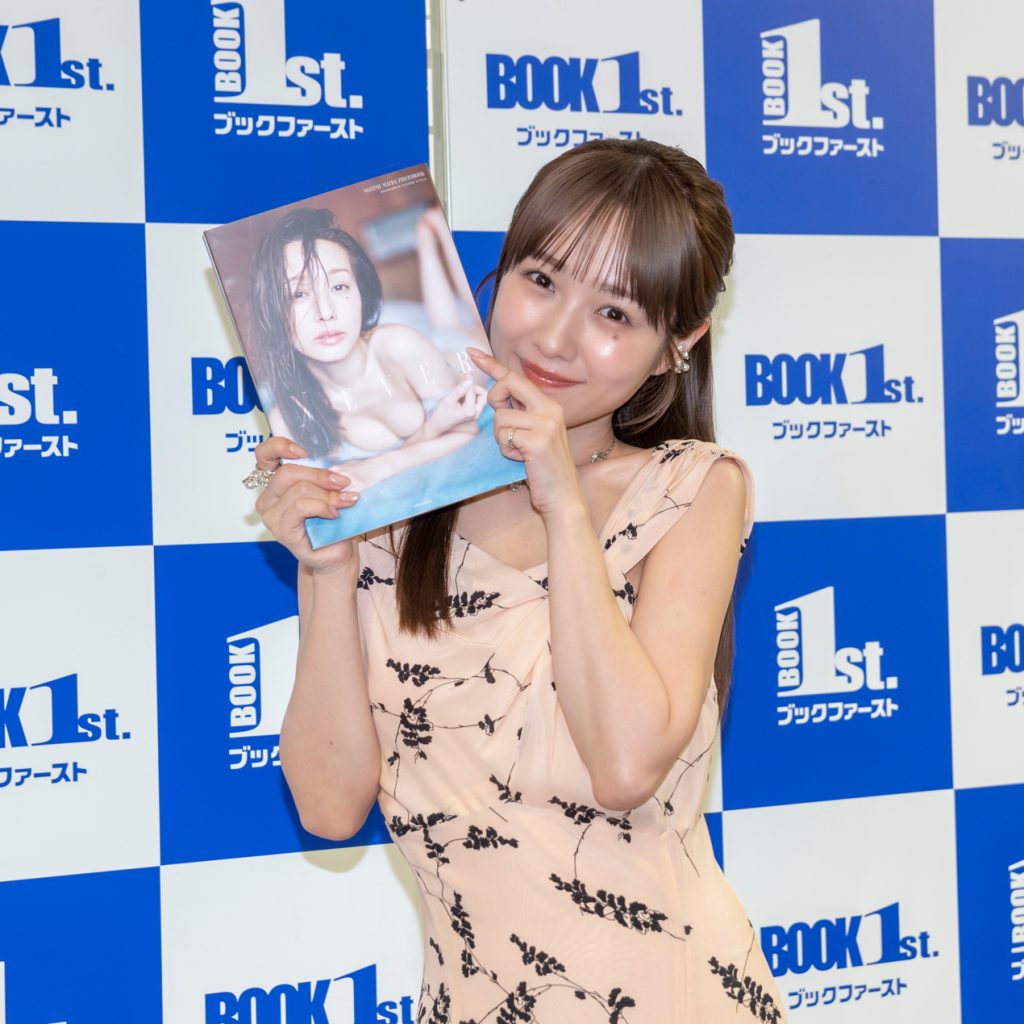 前田希美が写真集「NEVER」発売記念取材会に出席