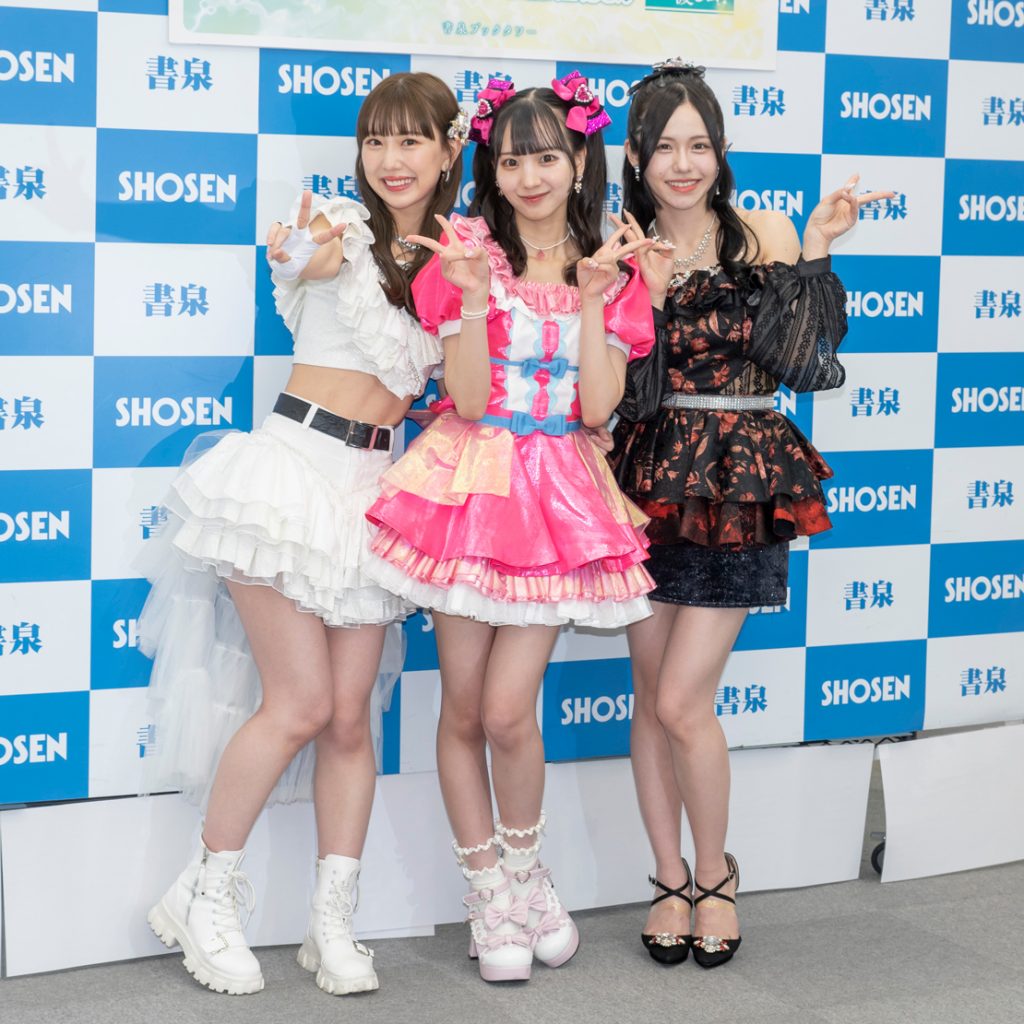 「ずぶ濡れSKE48 Team E」発売記念取材会に出席した熊崎晴香、末永桜花、佐藤佳穂