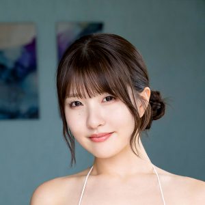 グラビアアイドル原つむぎ、収まりきらない美ボディー輝く最新作…夜ベッドで見せた26歳の魅力