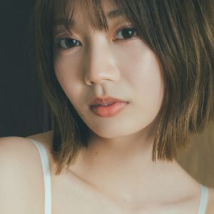 日向坂46高本彩花、美鎖骨あらわなランジェリー姿披露！封入ポストカード第6弾到着