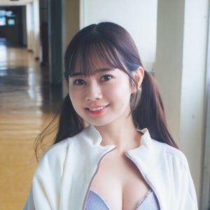 「＃ババババンビ」近藤沙瑛子、ノスタルジックな廃校グラビア