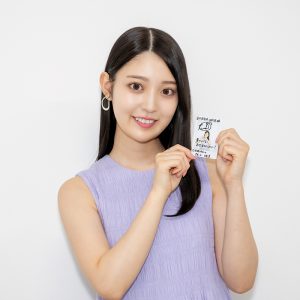 乃木坂46阪口珠美さんの貴重なチェキを1名様にプレゼント！1st写真集『青いバラ』発売記念