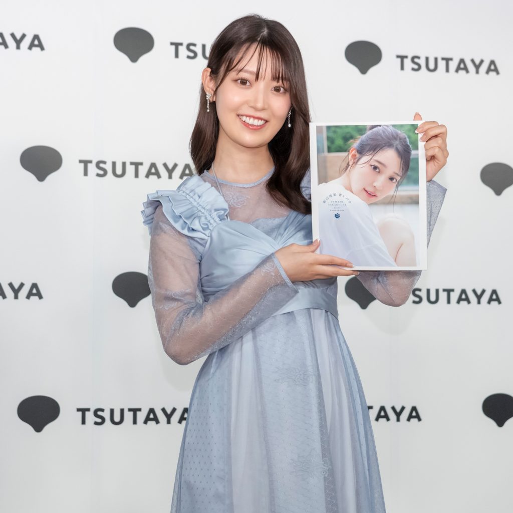 乃木坂46阪口珠美が1st写真集『青いバラ』発売記念取材会に出席