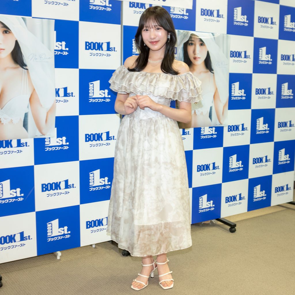 横野すみれ写真集「No One」発売記念取材会より