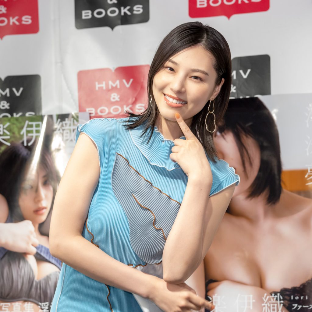 相楽伊織が1st写真集『浮泳夢』(集英社)発売記念イベント取材会に出席