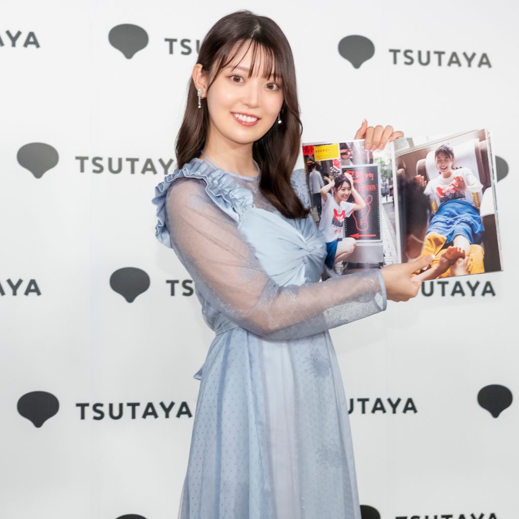 乃木坂46阪口珠美が1st写真集『青いバラ』発売記念取材会に出席