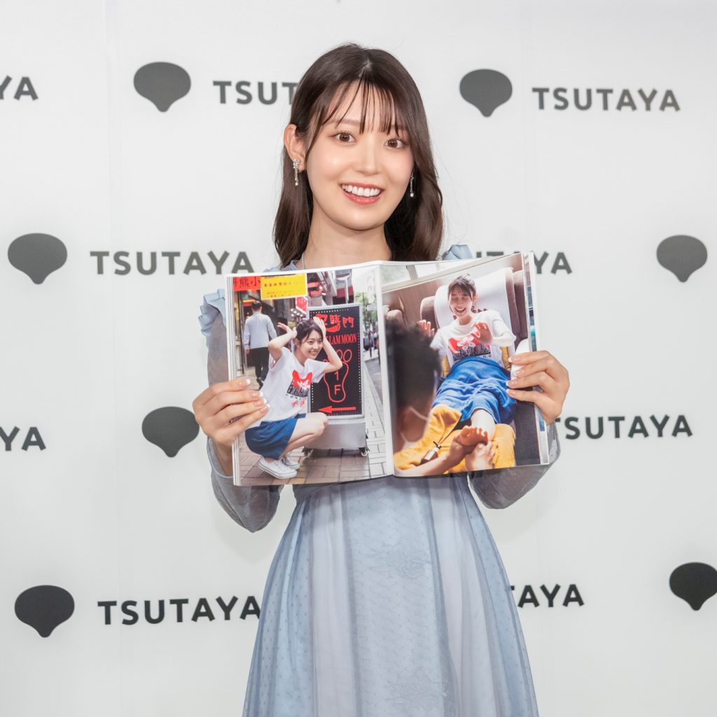 乃木坂46阪口珠美が1st写真集『青いバラ』発売記念取材会に出席